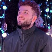 Soy francés, poliglota en castellano, inglés y catalán y doy clases adaptadas a las necesidades del alumno